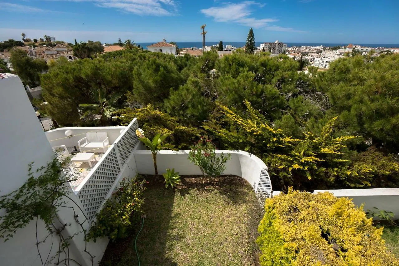 펜션 네르하 Urb. Paraiso Blanco 빌라
